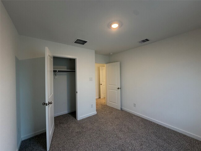 Building Photo - 2619 McHenry Lndg Ln