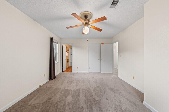 Building Photo - 122 Beach Dr