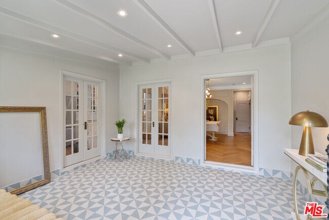 Building Photo - 807 S Muirfield Rd