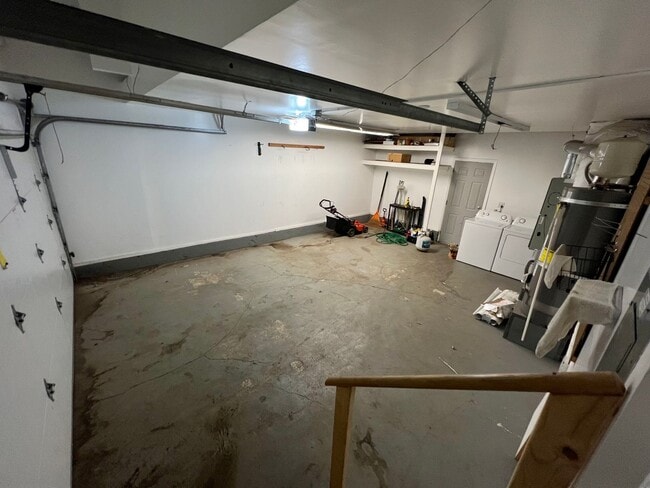 Building Photo - Outdoor Oasis: Charming 3 Bed 2 Bath House!