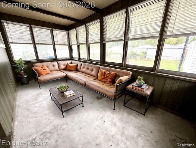 Building Photo - 5627 Clippert St