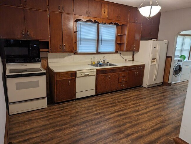 Building Photo - Ottoville 236