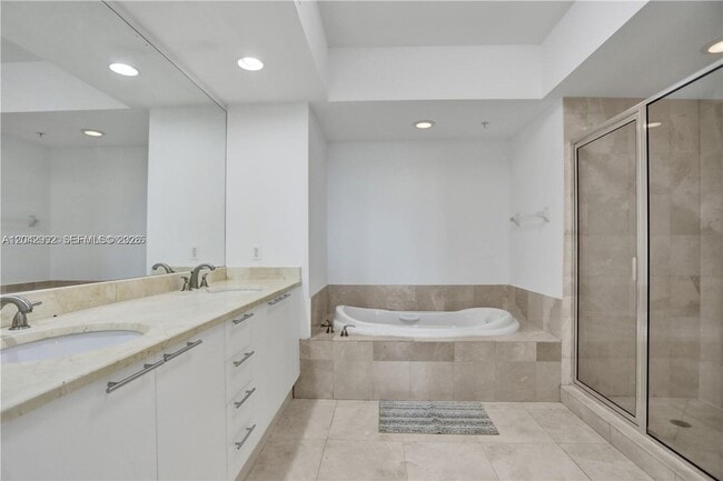 Building Photo - 15051 Royal Oaks Ln