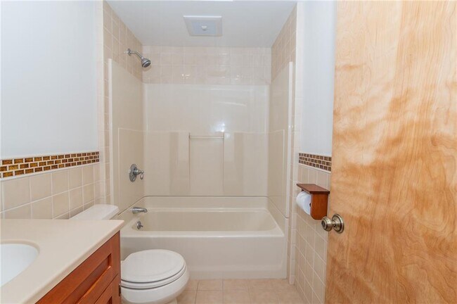 Building Photo - 137A Kingstown Rd