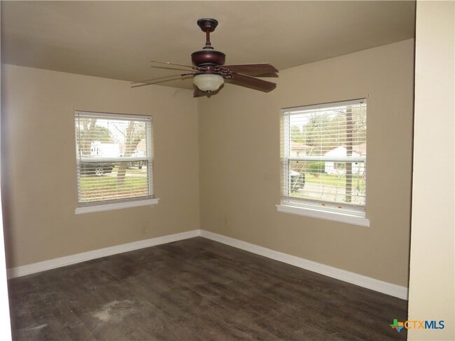 Building Photo - 214 E Munroe Ave