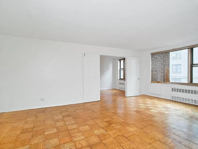 Building Photo - 310 Lenox Rd