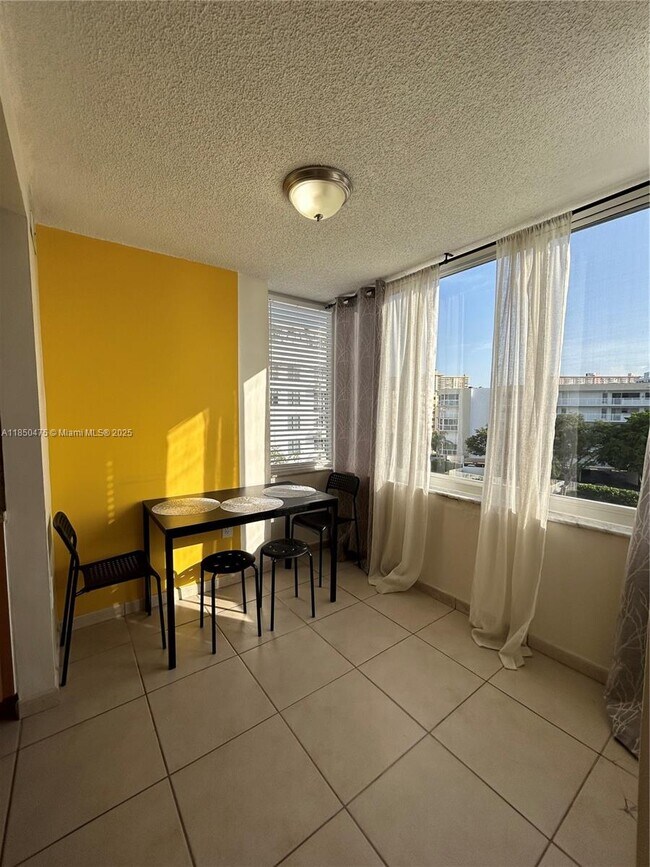 Building Photo - 250 180th Dr
