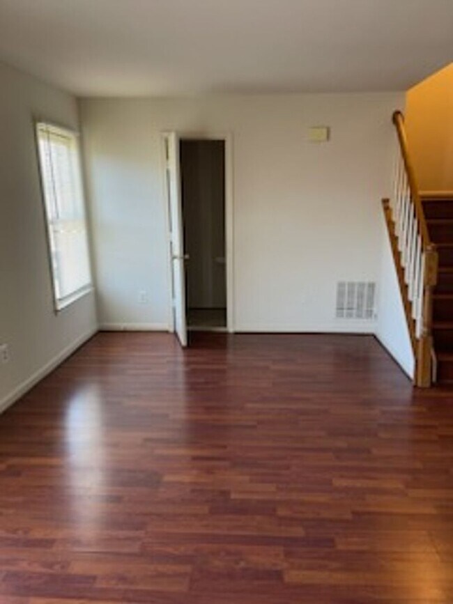 Building Photo - 5516 Sully Lake Dr