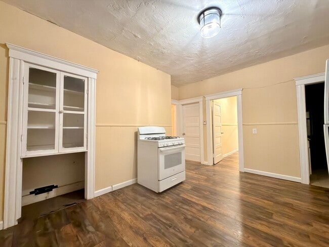 Building Photo - 90 Vernon St