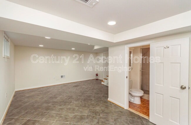 Building Photo - 2032 Arlington Ter