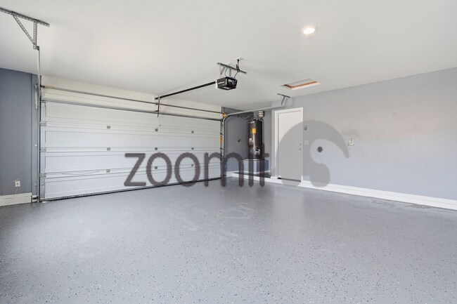 Building Photo - Amazing home in wonderful Ghost Hollow Ranch