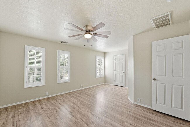 Building Photo - 9631 Coyote Creek Dr