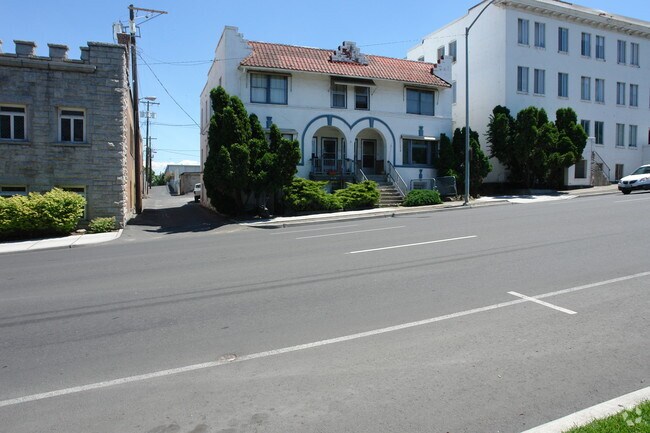 Building Photo - 419 S Washington St