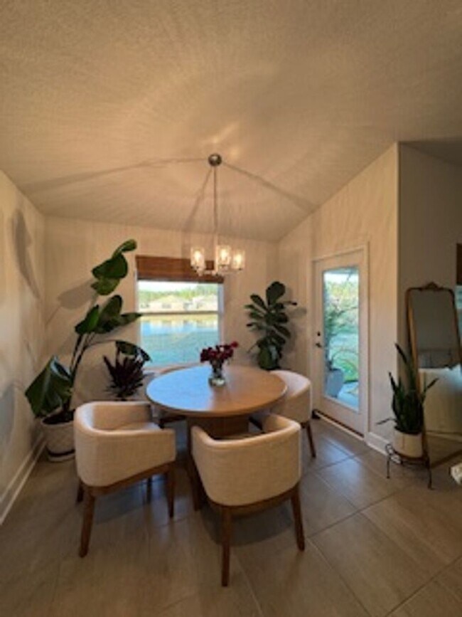 Building Photo - Beautiful 3/2/2 in Sawmill creek community! Lawn care included, water view, community pool...