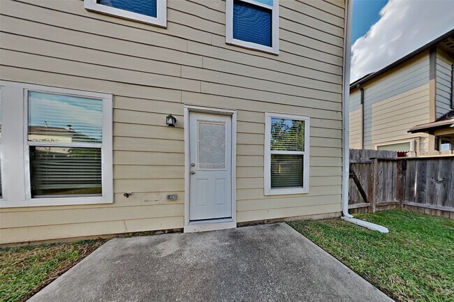 Building Photo - 19210 Doves Landing Ave