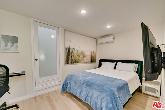 Building Photo - 8761 Dorrington Ave