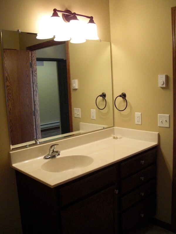 Building Photo - 355 Horseshoe Dr
