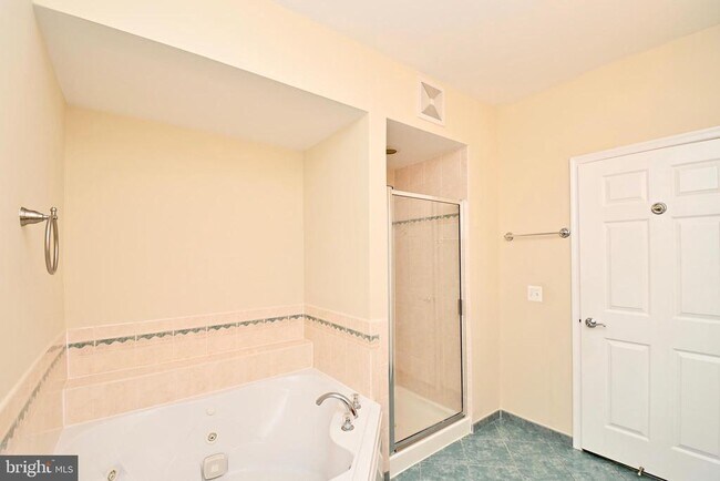 Building Photo - 11775 Stratford House Pl