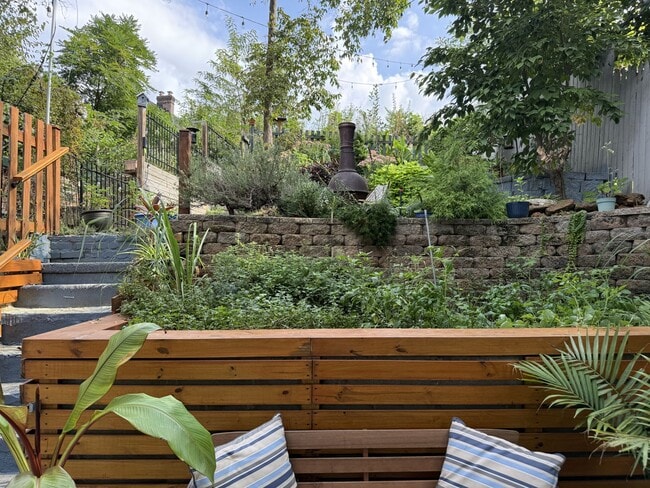 Building Photo - 1328 Morris Rd SE