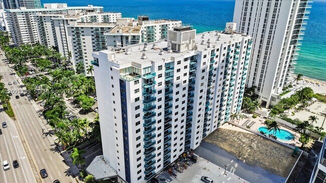 Building Photo - 4001 S Ocean Dr