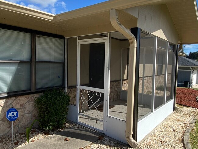 Building Photo - 5 Teak Loop Ln