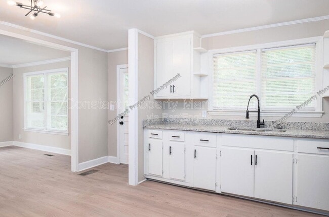 Building Photo - 489 Forest Ave