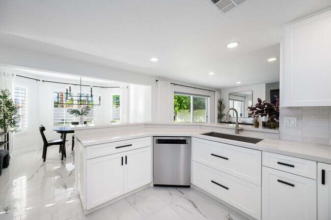 Building Photo - 76817 Manor Ln