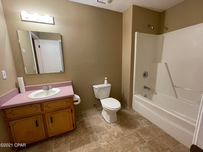 Building Photo - Spacious 3/1 Brick Home in a Low-Traffic cul-de-sac on the West end of Marianna