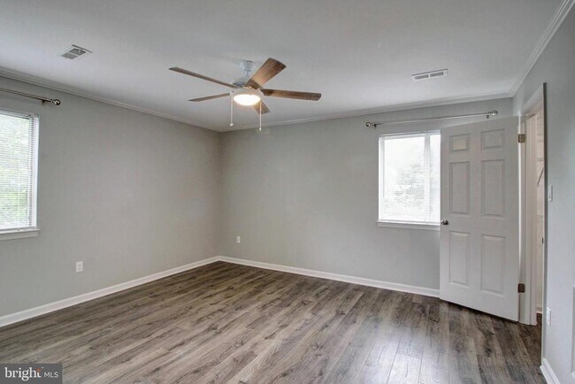 Building Photo - 2121 Wainwright Ct