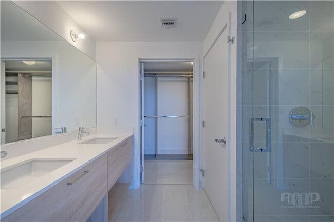 Building Photo - 16385 Biscayne Blvd