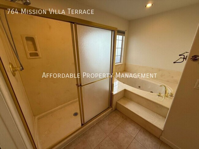 Building Photo - 764 Mission Villa Terrace