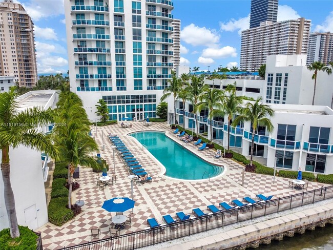 Building Photo - 1945 S Ocean Dr