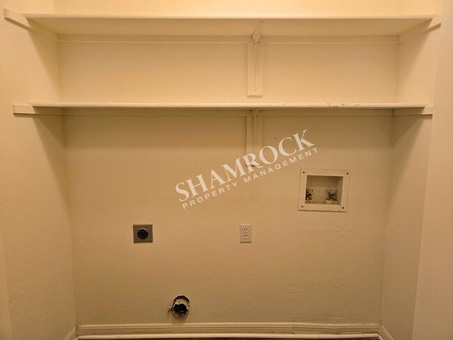 Building Photo - Cougar Ridge Duplex