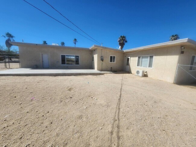 Building Photo - 74414 Cottonwood Dr
