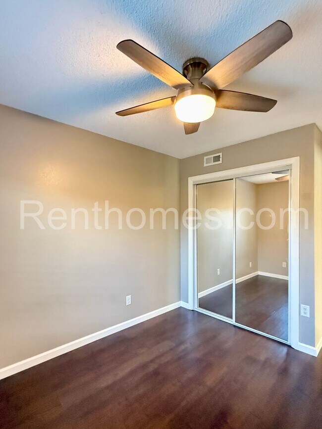 Building Photo - 9911 Ivy St