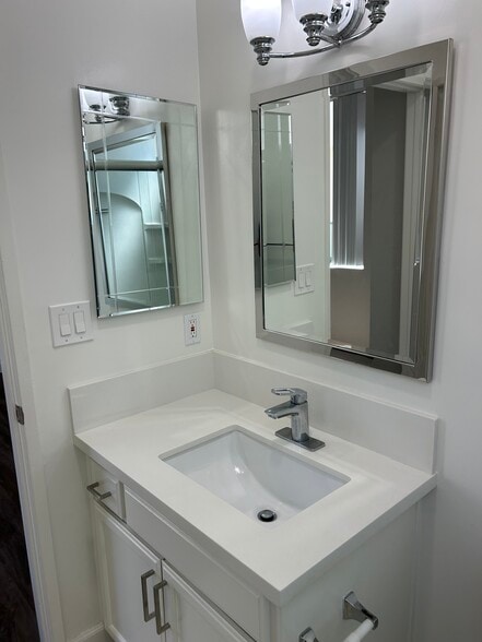 Building Photo - 4435 Coldwater Canyon Ave