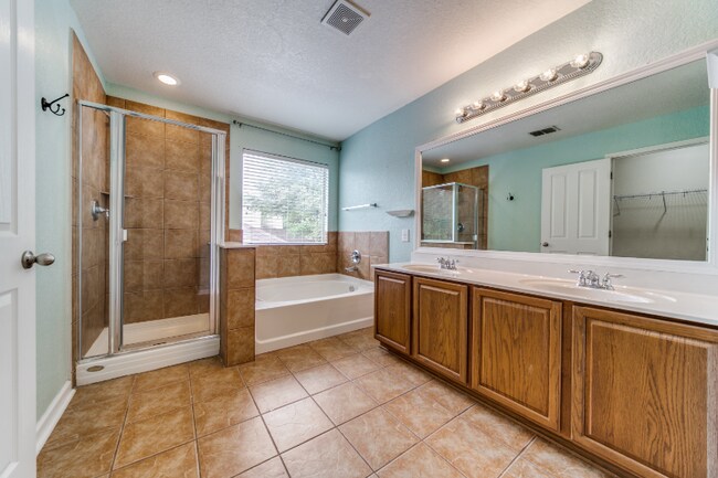 Building Photo - 10811 Marot Field