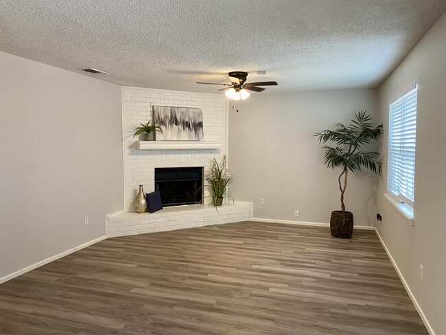 Building Photo - 5539 Auburn St