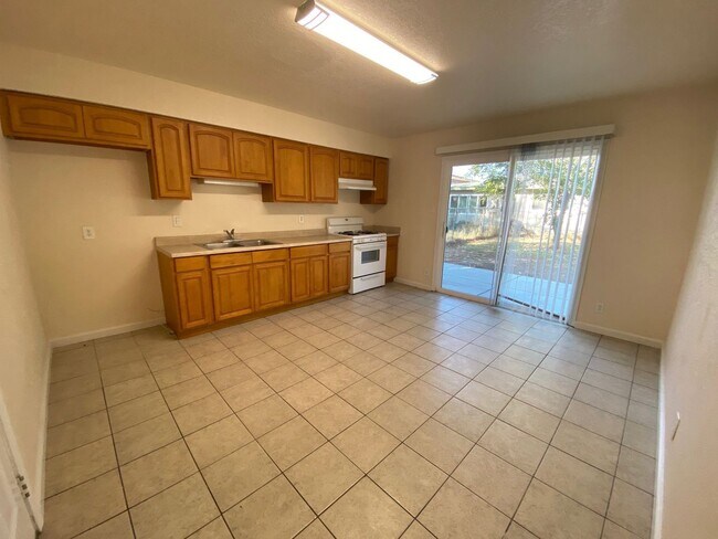 Building Photo - Fresh and Clean 3 bedroom home!
