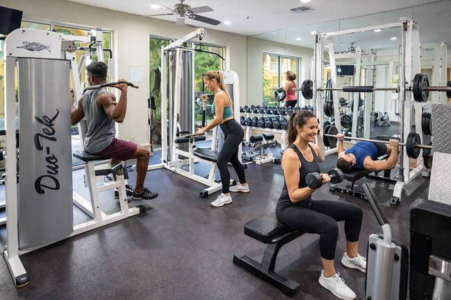 Building Photo - Stunning 2/2 Pool View Condo @ Park North Downtown Orlando !