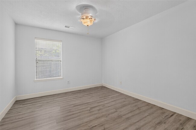 Building Photo - 7206 Glen Rosa Dr