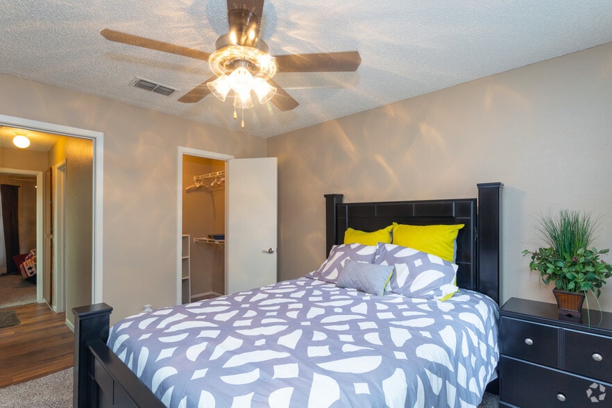 Sutton House Apartments 11711 Wall St San Antonio TX 78230