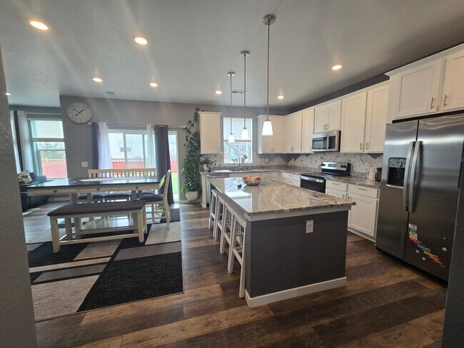 Building Photo - Built in 2021 Spacious Home with 4 bedroom...
