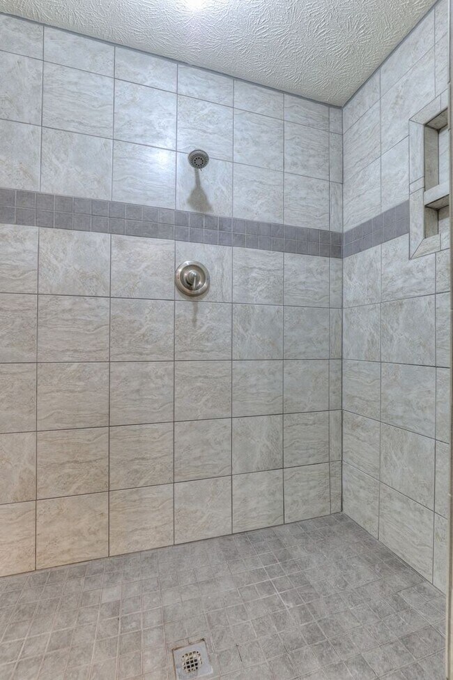 Building Photo - 2303 Friendship Dr