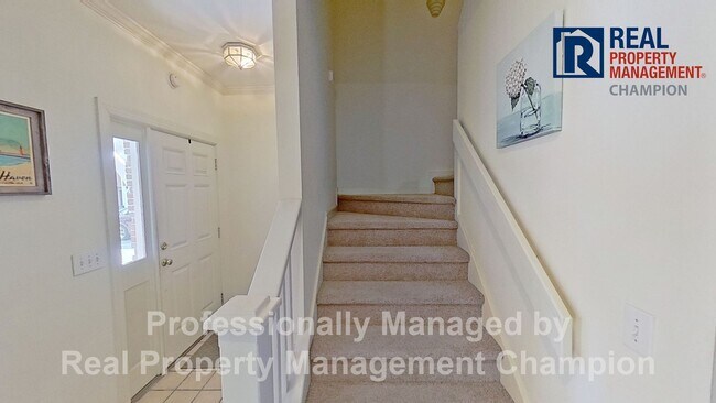 Building Photo - Adorable 2 BD Townhome with Private Patio