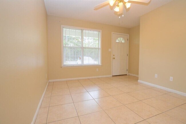 Building Photo - 6000 Susan Cir