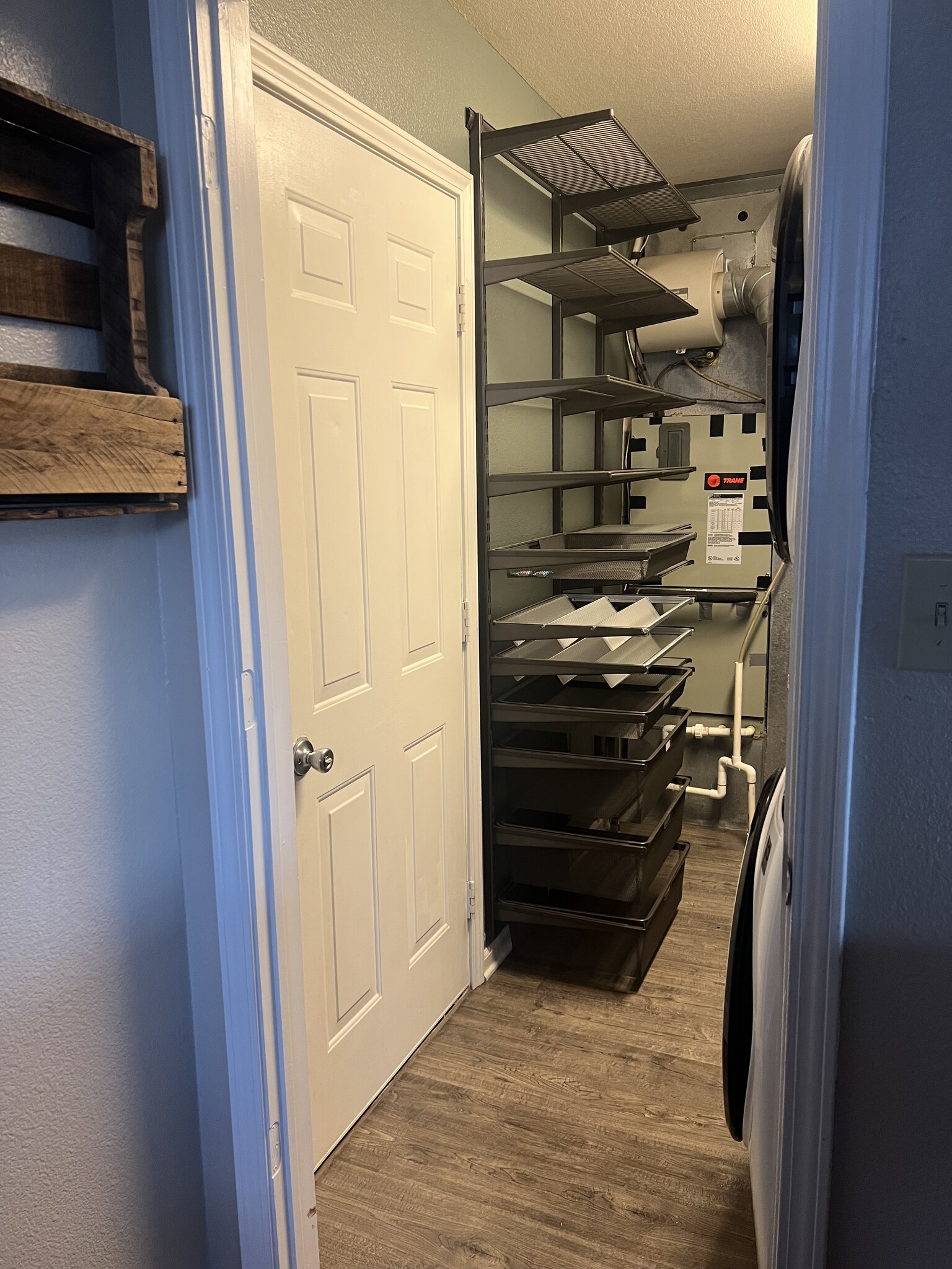 Pantry & laundry space - 227 Lakemoore St