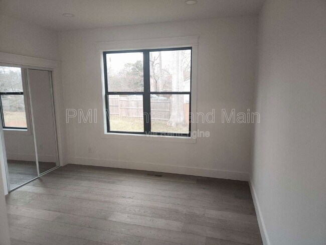 Building Photo - 808 Maybank Dr