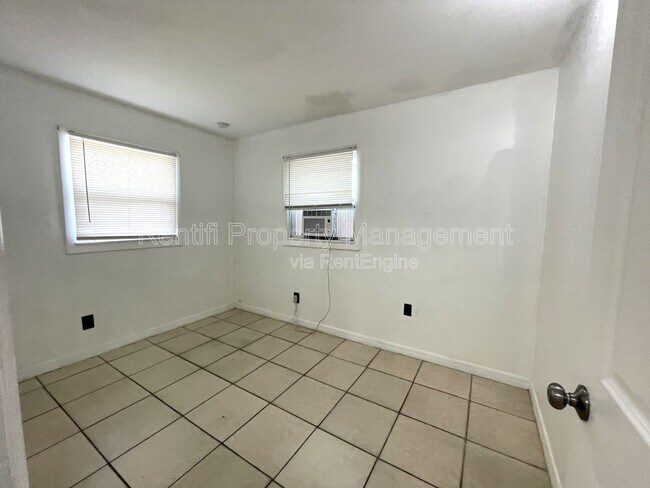 Building Photo - 623 Joel Blvd