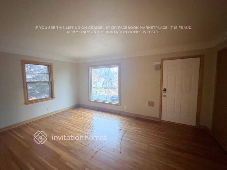 Building Photo - 5513 27th Ave S